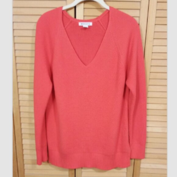 Athleta Women's Hanover Refined V-Neck Sweater Size M - Picture 4 of 8